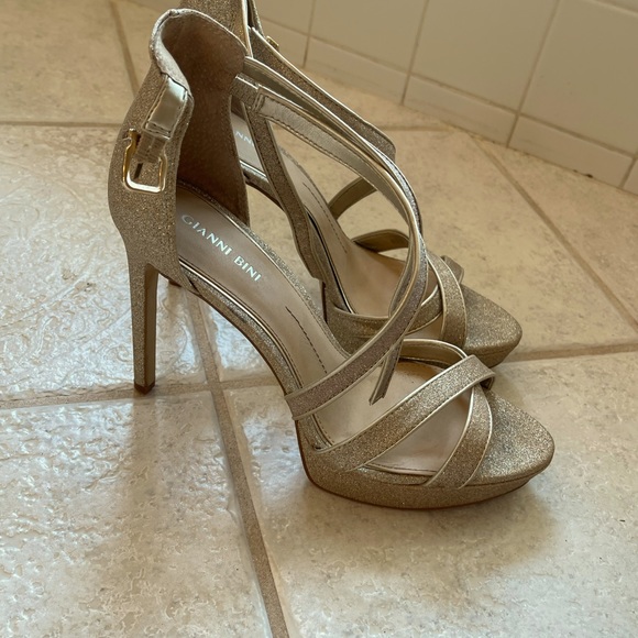 Gianni Bini Size 10 Gold Heels - Picture 1 of 1